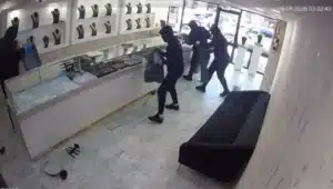 New Jersey Mother and Daughter Thwart Jewelry Robbers in Caught-on-Camera Incident